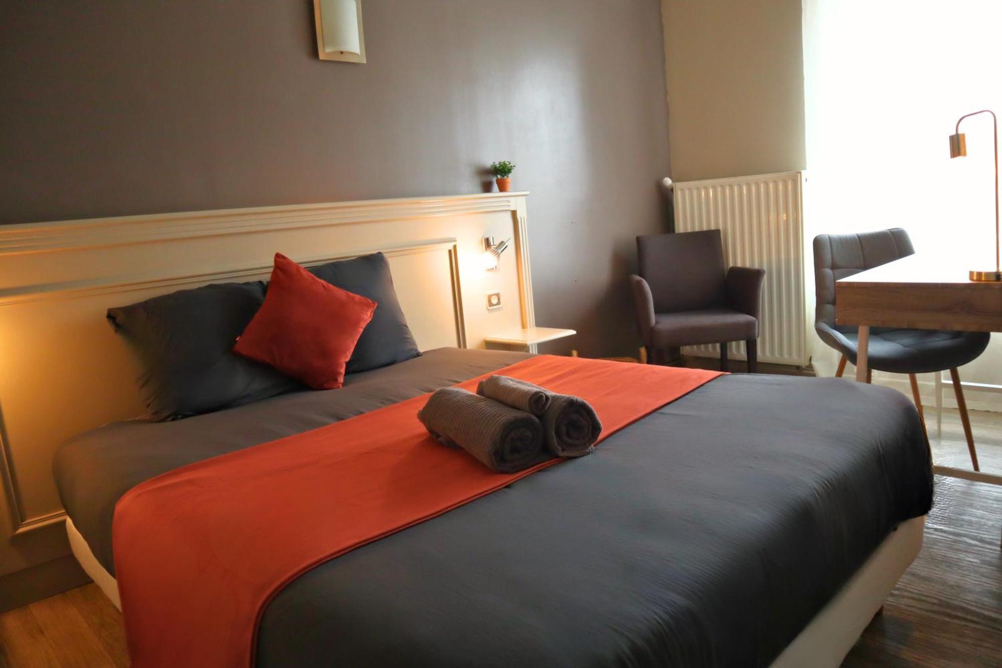 Studios & Appartements Confortables Au Centre De Bourbourg - Gare A Proximite ブルブール エクステリア 写真