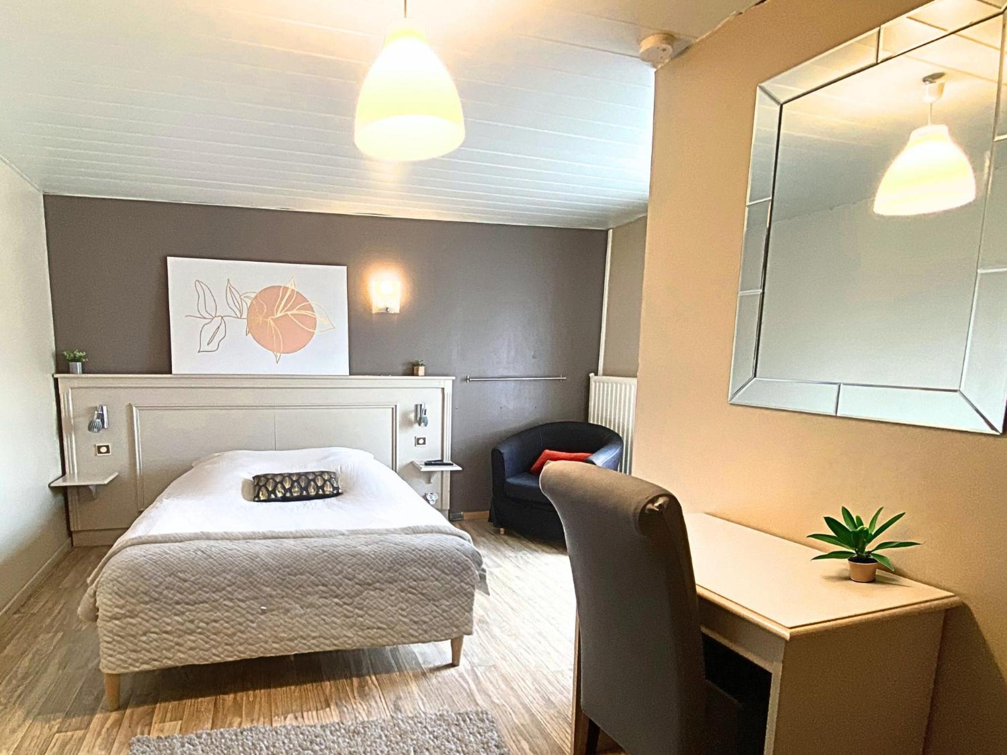 Studios & Appartements Confortables Au Centre De Bourbourg - Gare A Proximite ブルブール エクステリア 写真